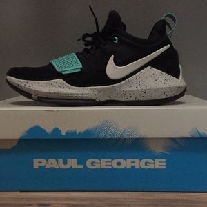 Nike pg 1 basketball shoe